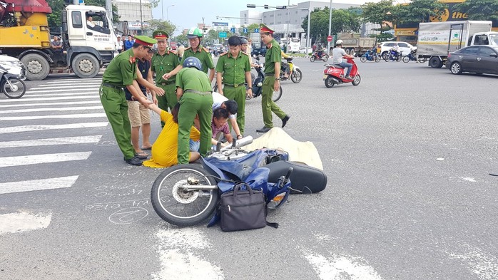 Xe ben tông xe máy, cụ ông 74 tuổi tử vong thương tâm - Ảnh 1.