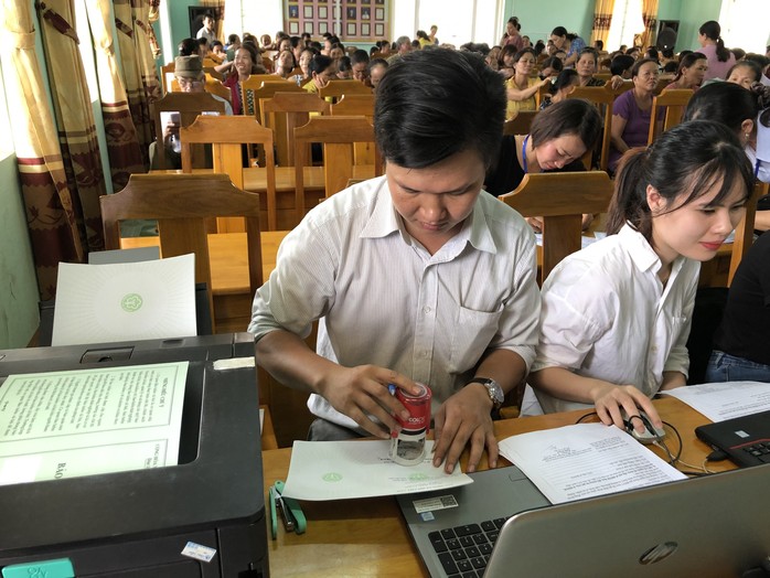 Người đàn ông Quảng Bình chi cả trăm triệu mua bảo hiểm xã hội tự nguyện cho cả nhà - Ảnh 2.