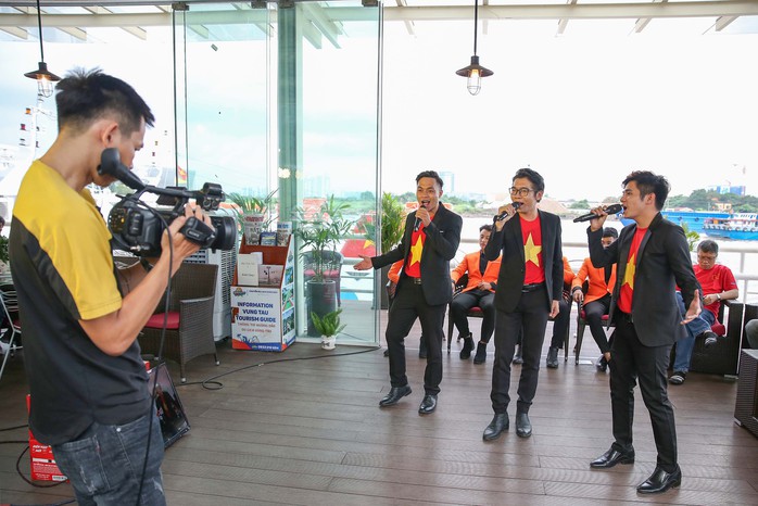 Hành trình hát vì đội tuyển - cuộc thi sáng tác bài hát cổ động bóng đá Việt Nam - Ảnh 1.