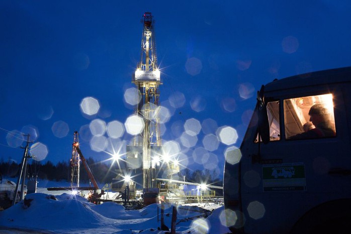 Các nhà xuất khẩu dầu Nga thu gần 1 tỉ USD nhờ... lệnh trừng phạt - Ảnh 1.