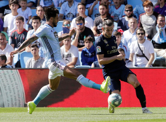 Gareth Bale đòi lại danh dự, Real Madrid vượt lên ngôi đầu La Liga - Ảnh 1.