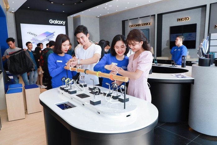 Samsung ra mắt cửa hàng trải nghiệm SES đầu tiên tại Bình Dương - Ảnh 1.
