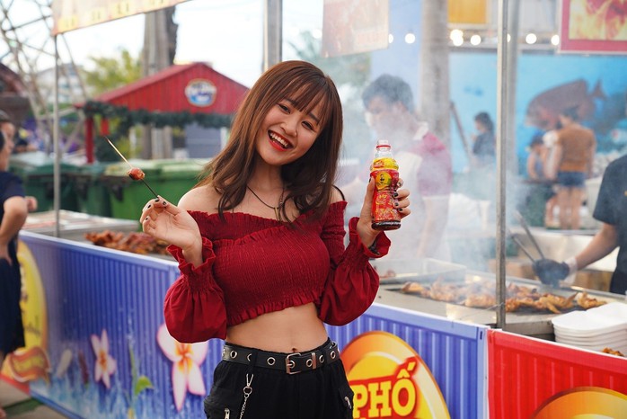 Những khoảnh khắc ấn tượng trong hành trình xuyên Việt của Lễ hội Phố Hàng Nóng - Ảnh 6. Những khoảnh khắc ấn tượng trong hành trình xuyên Việt của Lễ hội Phố Hàng Nóng - Ảnh 6.