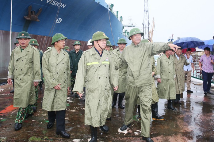 Phó Thủ tướng Trịnh Đình Dũng kiểm tra công tác ứng phó với bão số 3 - Ảnh 1.
