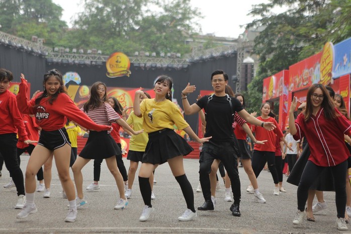Những khoảnh khắc ấn tượng trong hành trình xuyên Việt của Lễ hội Phố Hàng Nóng - Ảnh 4. Những khoảnh khắc ấn tượng trong hành trình xuyên Việt của Lễ hội Phố Hàng Nóng - Ảnh 4.