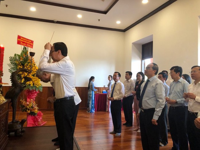 Đoàn lãnh đạo cấp cao TP HCM thăm và làm việc ở Singapore, Indonesia - Ảnh 1.