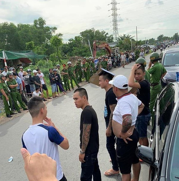 Giang hồ vây xe chở công an ở Đồng Nai: Người bị đánh yêu cầu khởi tố - Ảnh 2.