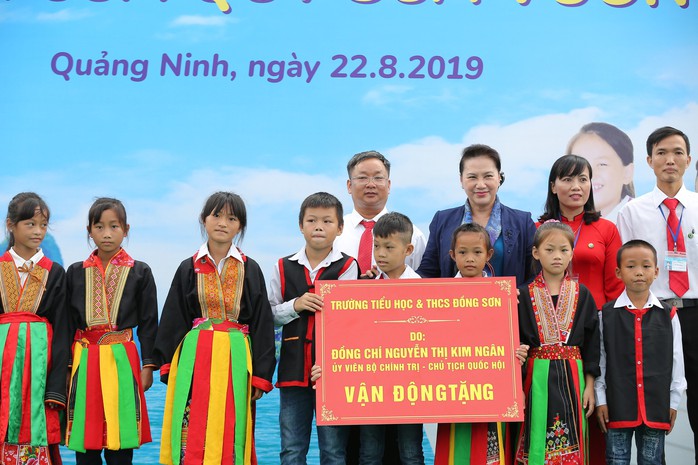 Chủ tịch Quốc hội Nguyễn Thị Kim Ngân vận động xây dựng trường học tại Quảng Ninh - Ảnh 1.
