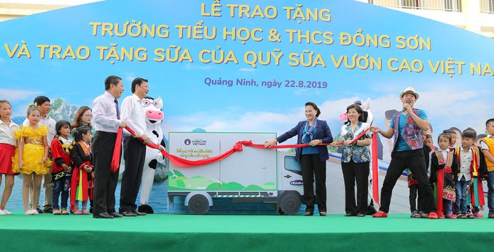 Chủ tịch Quốc hội Nguyễn Thị Kim Ngân vận động xây dựng trường học tại Quảng Ninh - Ảnh 2.