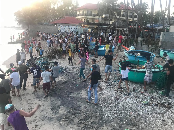 Tìm thấy thi thể 4 du khách tử vong khi tắm biển ở Bình Thuận - Ảnh 2.