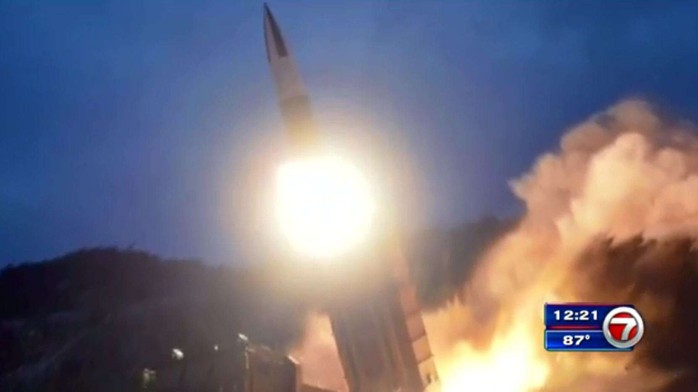 Triều Tiên lại phóng “tên lửa” - Ảnh 1.