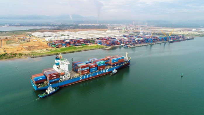 Cảng Chu Lai đón tàu container tải trọng lớn nhất từ trước đến nay - Ảnh 1.