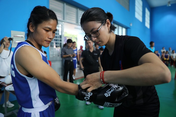 Nữ hoàng muay Việt Thanh Trúc đấu boxing giúp trẻ em nghèo - Ảnh 2.