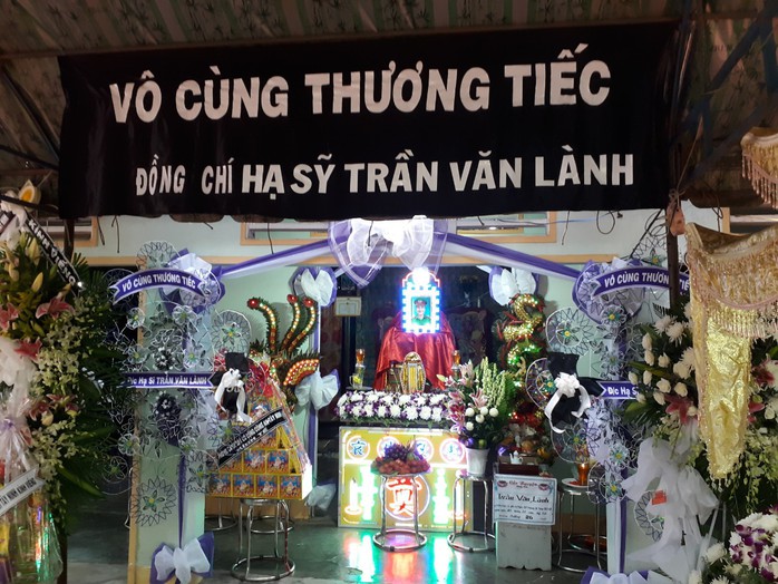 Lặn tìm thi thể dưới kênh, một chiến sĩ hy sinh - Ảnh 2.