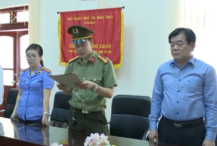 Cựu giám đốc Sở GD-ĐT Sơn La ra toà làm nhân chứng phiên xử vụ gian lận điểm thi - Ảnh 1.