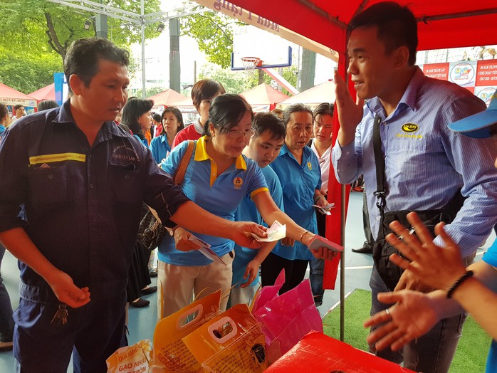 Vissan và Saigon Petro bán hàng giảm giá cho đoàn viên Công đoàn - Ảnh 7.