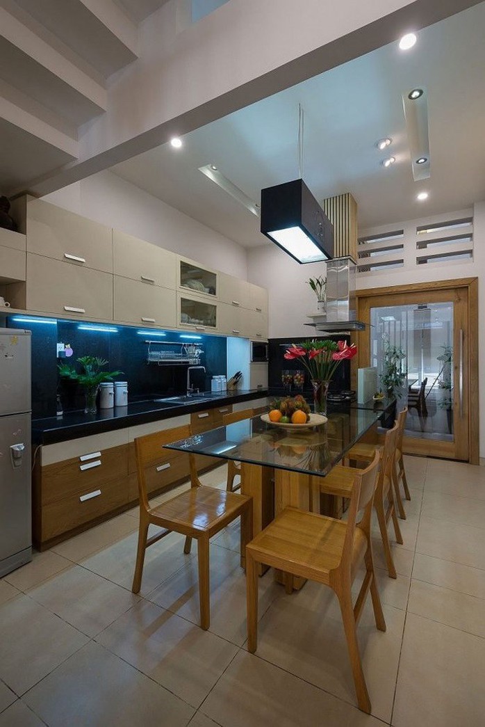 Nhà ống 4 tầng, mặt tiền hẹp vẫn đẹp long lanh - Ảnh 6. Nhà ống 4 tầng, mặt tiền hẹp vẫn đẹp long lanh - Ảnh 6.