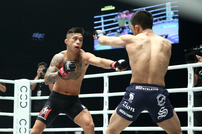 Hạ knockout đối thủ Nhật Bản, Martin Nguyễn bảo vệ thành công ngôi vô địch hạng lông. - Ảnh 1.