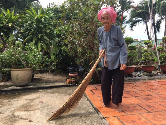 Bí quyết sống thọ dễ như ăn bánh của cụ bà 106 tuổi - Ảnh 2.