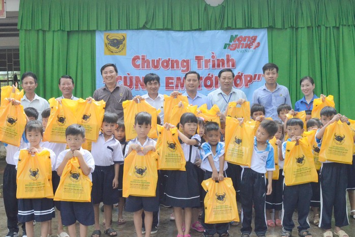 Công ty CP Phân bón Bình Điền tiếp sức học sinh nghèo vùng U Minh Thượng - Ảnh 2.