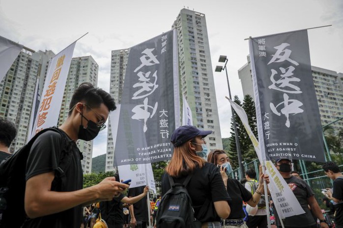 Hồng Kông: Cảnh sát và người biểu tình chơi mèo vờn chuột - Ảnh 5.