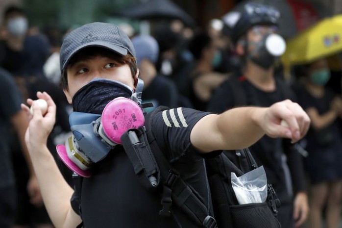 Hồng Kông: Cảnh sát và người biểu tình chơi mèo vờn chuột - Ảnh 6.