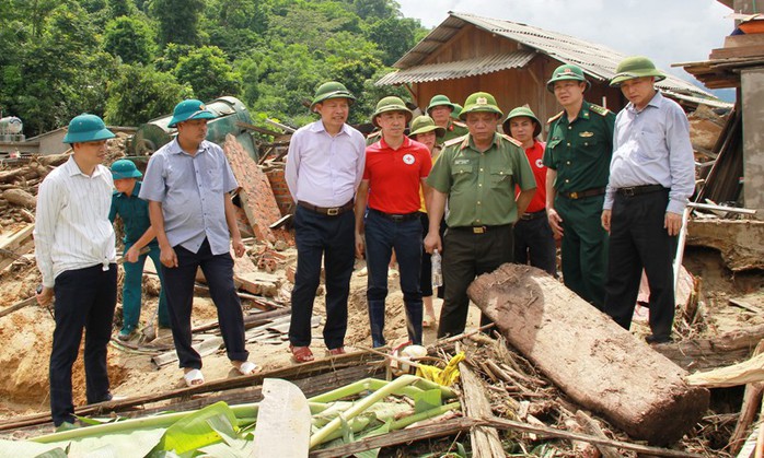 Bí thư Thanh Hóa vào thăm, động viên bà con nơi có 12 người bị lũ cuốn - Ảnh 1.