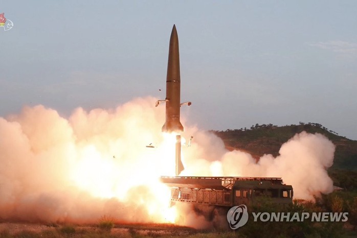 Triều Tiên phóng tên lửa lần thứ 4 trong vòng 2 tuần - Ảnh 1.