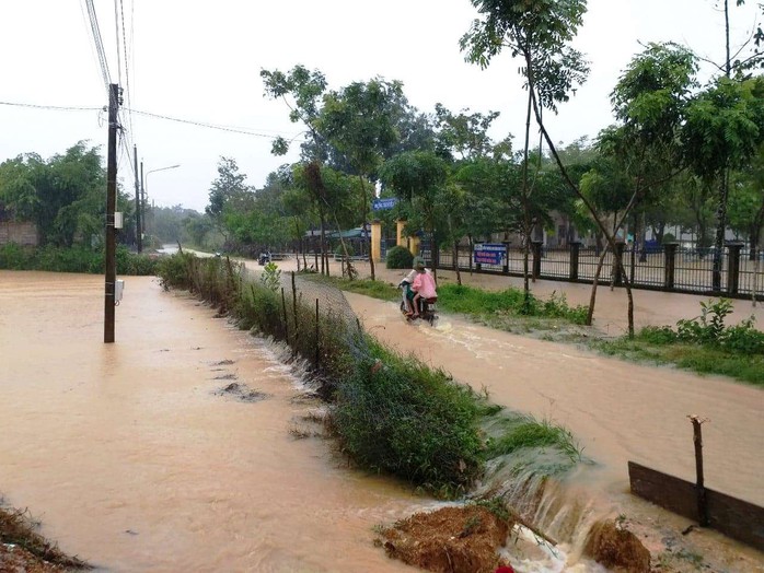 Lâm Đồng: Mưa lớn gây sạt lở đất, cô lập nhiều nơi - Ảnh 3.