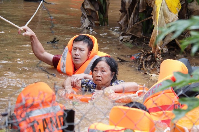 Đắk Lắk: Mưa lớn gây ngập hàng ngàn nhà dân, 1 người tử vong - Ảnh 5.