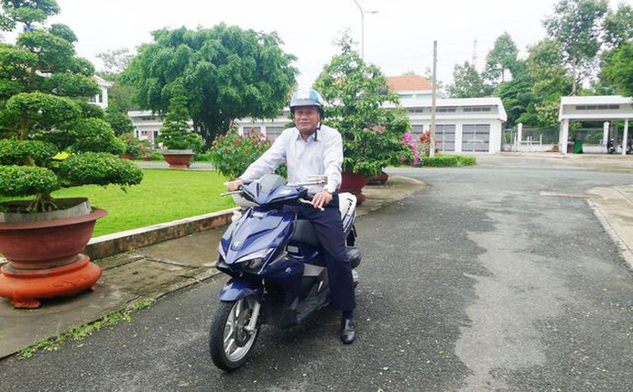 Chủ tịch UBND tỉnh Đồng Tháp: Đi xe máy thích hơn xe công! - Ảnh 1.