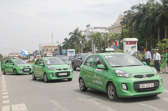 Taxi truyền thống đề nghị được chuyển thành xe hợp đồng điện tử - Ảnh 1.