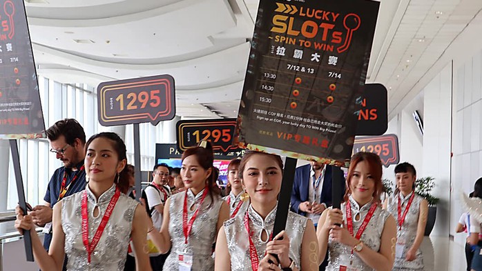 Trung Quốc gây sức ép lên Philippines về nạn cờ bạc - Ảnh 1.