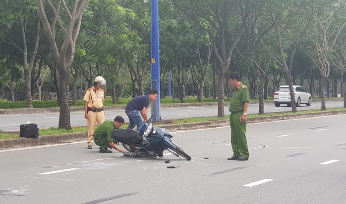 Rồ ga xe máy tông CSGT nhập viện khi bị kiểm tra - Ảnh 1.