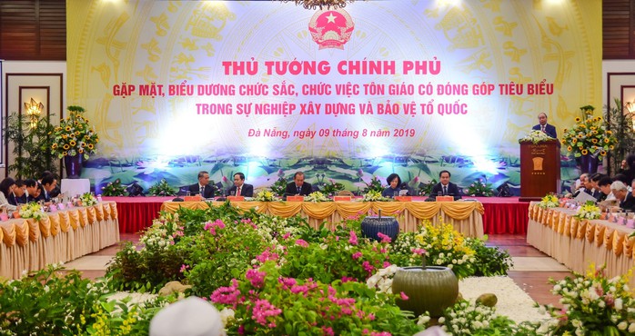 Thủ tướng Nguyễn Xuân Phúc gặp mặt, biểu dương các chức sắc tôn giáo tiêu biểu - Ảnh 2.