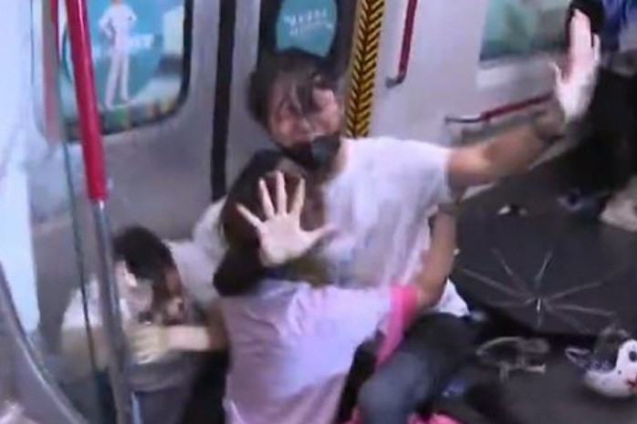 Cảnh sát Hồng Kông đuổi đánh, bắt giữ 40 người biểu tình - Ảnh 1.