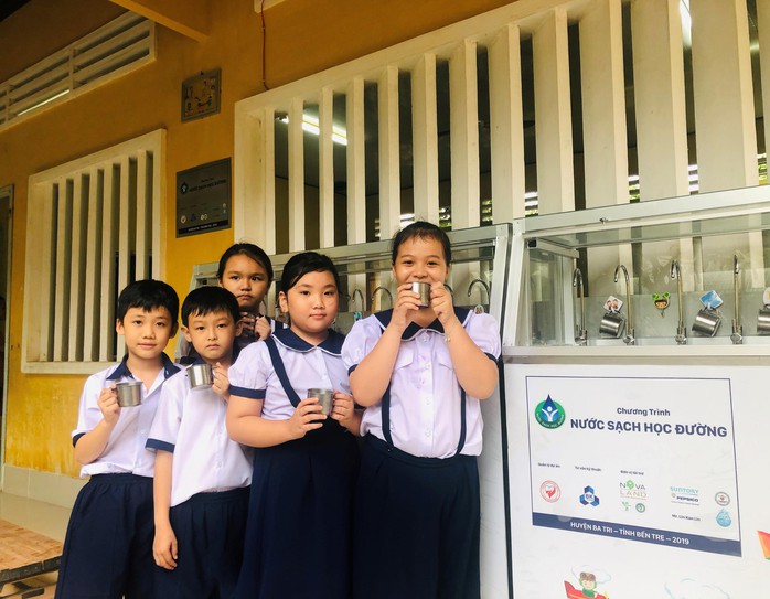 Viết tiếp câu chuyện “Nước sạch học đường” và niềm vui mùa tựu trường tại Bến Tre và nhiều tỉnh thành. - Ảnh 1. Viết tiếp câu chuyện “Nước sạch học đường” và niềm vui mùa tựu trường tại Bến Tre và nhiều tỉnh thành. - Ảnh 1.