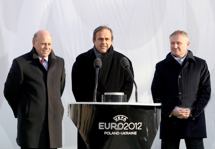 Nửa tỉ USD tài trợ bóng đá của UEFA vào túi tư nhân - Ảnh 1.