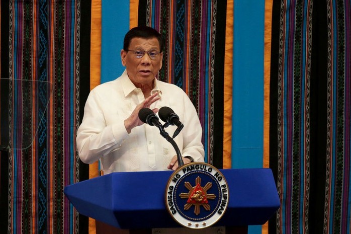 Trung Quốc đề nghị Philippines “phớt lờ phán quyết của tòa về biển Đông để lấy thỏa thuận khí đốt” - Ảnh 1.
