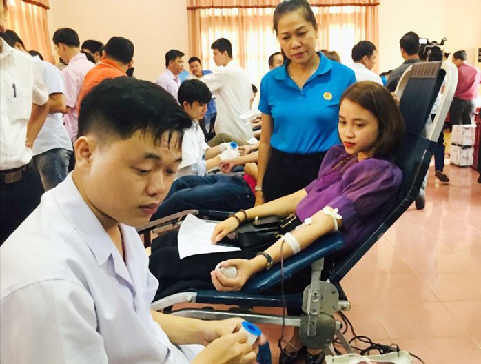 Quảng Trị: Hơn 450 đoàn viên hiến máu tình nguyện - Ảnh 1.