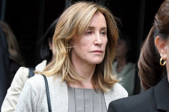 Nữ diễn viên Felicity Huffman chạy trường cho con nhận án phạt ra sao? - Ảnh 1.