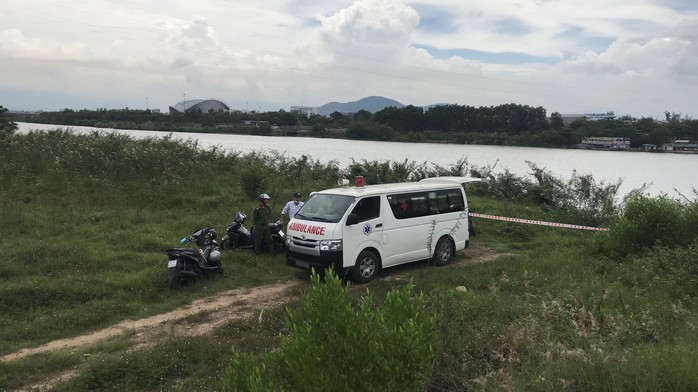 Sốc ma túy, nam thanh niên tử vong dưới chân cầu Hòa Xuân - Ảnh 1.