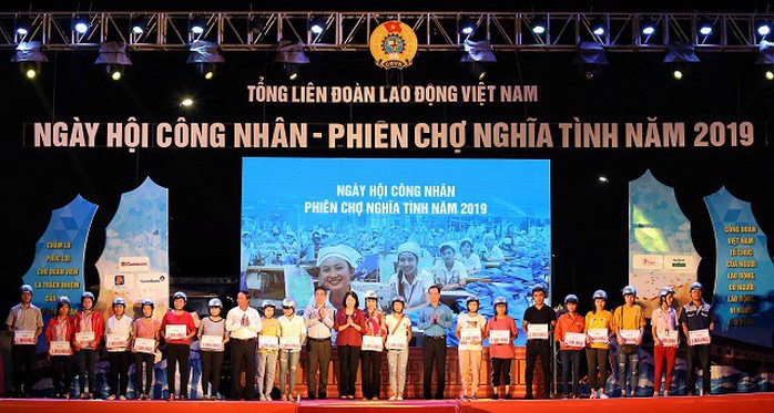 Phó Chủ tịch nước Đặng Thị Ngọc Thịnh tham dự Ngày hội công nhân - Ảnh 3.