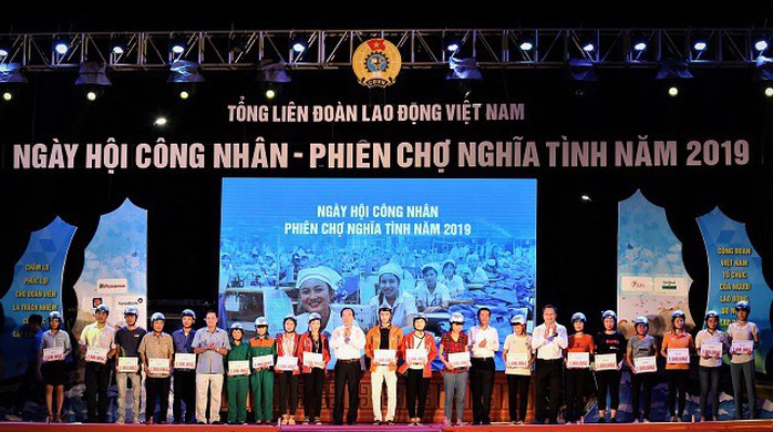 Phó Chủ tịch nước Đặng Thị Ngọc Thịnh tham dự Ngày hội công nhân - Ảnh 1.