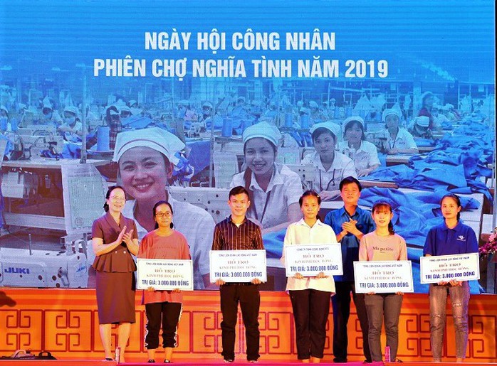 Phó Chủ tịch nước Đặng Thị Ngọc Thịnh tham dự Ngày hội công nhân - Ảnh 4.