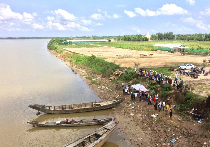 Phát hiện thi thể 2 cha con trên sông Thạch Hãn, người vợ vẫn mất tích - Ảnh 1.