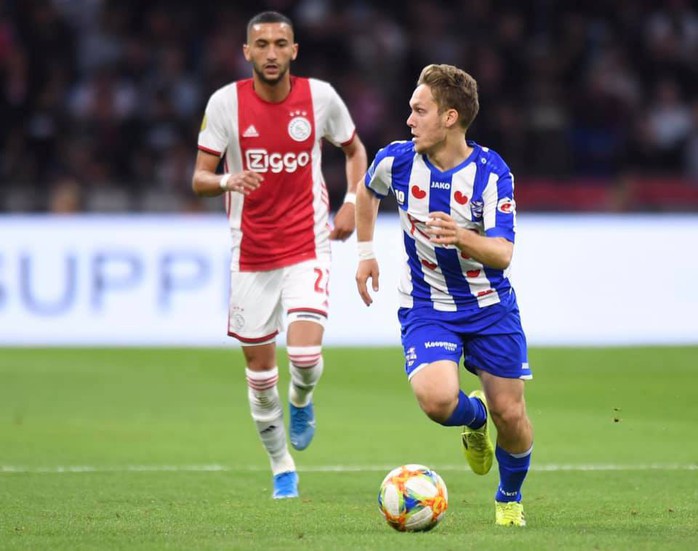 Heerenveen thảm bại trước Ajax, người hâm mộ Việt Nam gọi tên Đoàn Văn Hậu  - Ảnh 1.