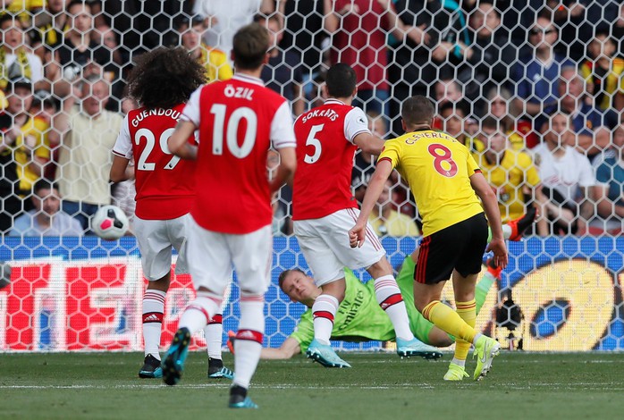 Ngỡ ngàng hàng thủ, Arsenal nhận quả đắng tại Vicarage Road - Ảnh 5.