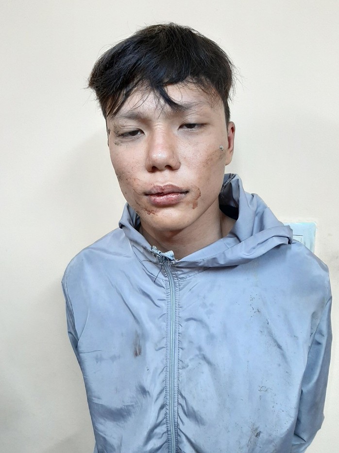 Băng nhóm ra tay khi quý ông đang mây mưa - Ảnh 4. Băng nhóm ra tay khi quý ông đang mây mưa - Ảnh 4.