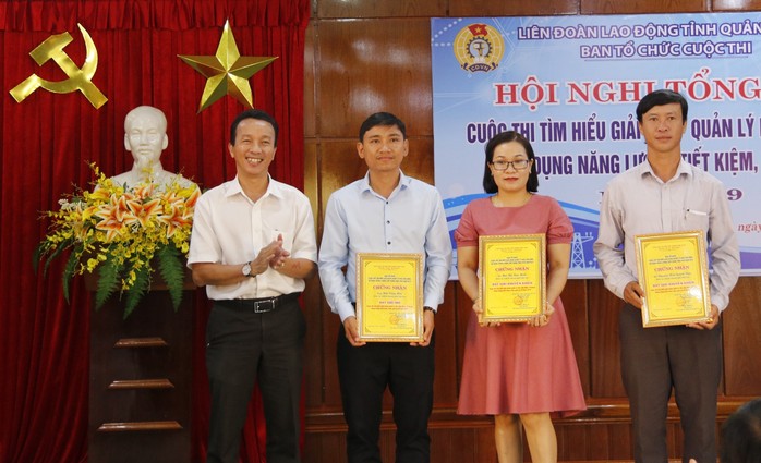 Quảng Nam: Trao thưởng cuộc thi về tiết kiệm điện - Ảnh 2.